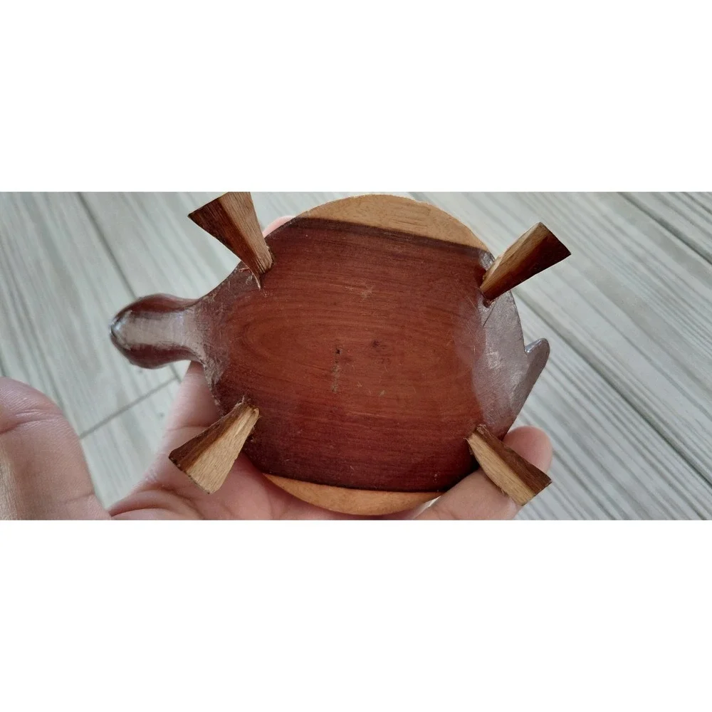 hand-carved‎ wooden turtle figurine folk art collectible item Jamaica Souvenir